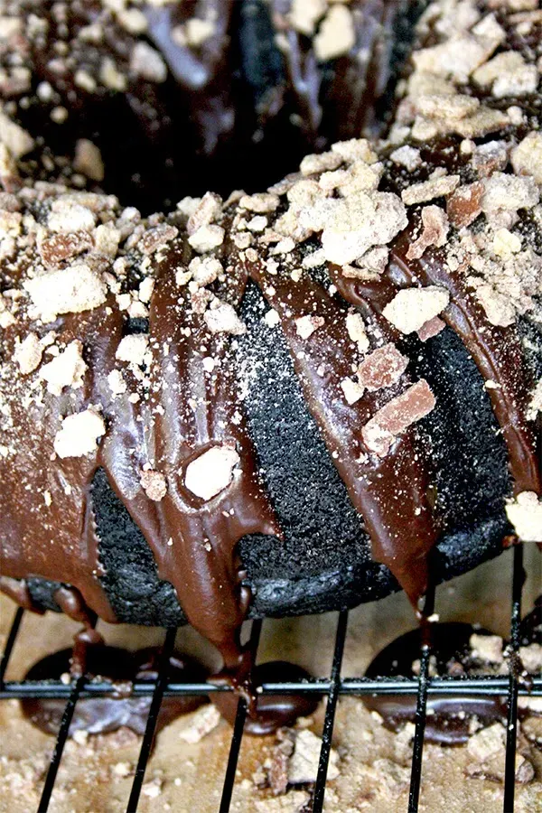 Beyond the Basics: Serving and Storing Your Decadent Bundt Cake