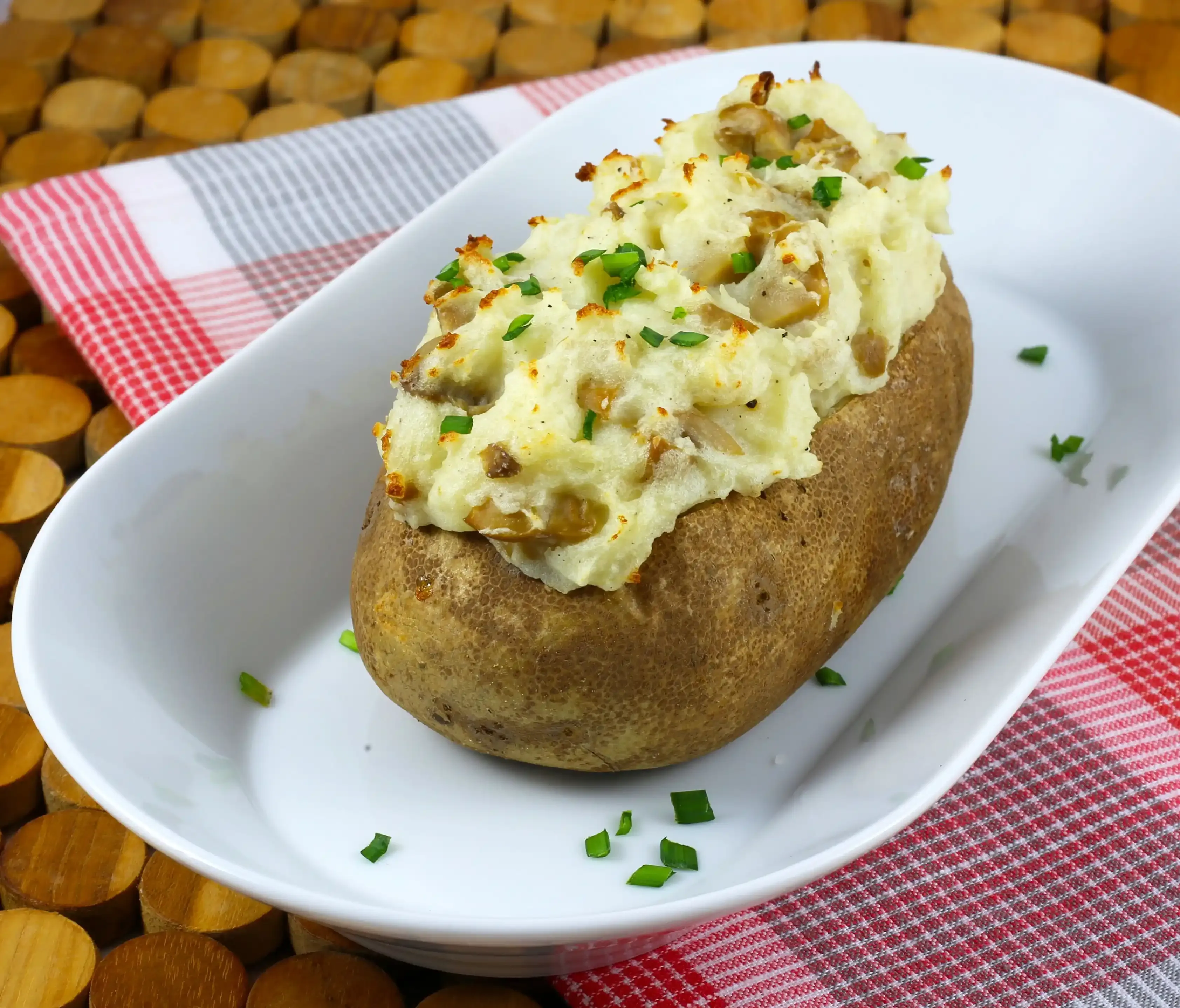 Crafting the Creamy Core: How to Make Baked Potatoes with Sour Cream and Cheese